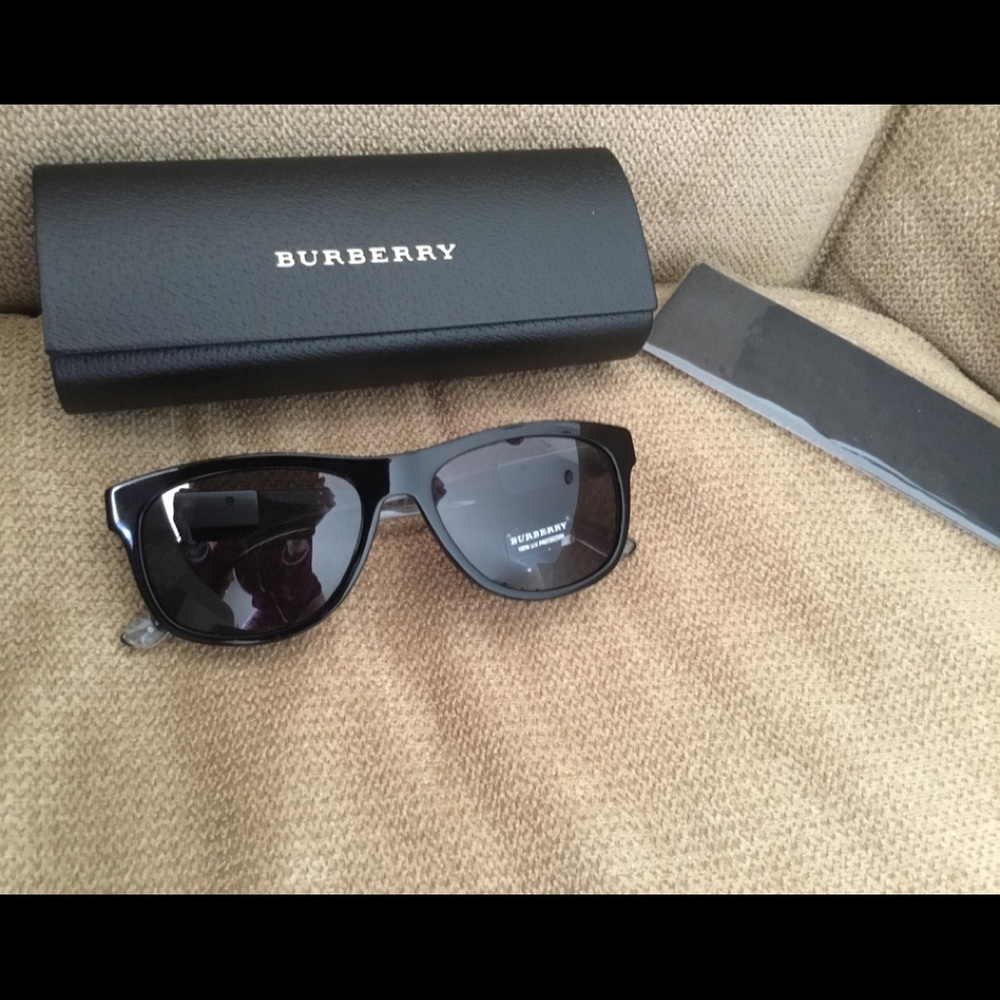 Burberry Black Crystal Temple Gray Lens Sunglasses